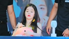 [Irene] the A Yilin that TheGsd signs on water polo [180812] _Red Velvet, IRENE