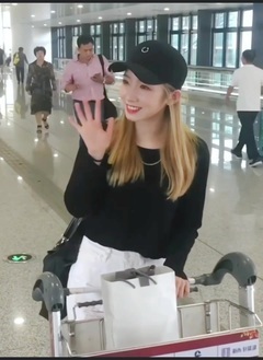 Meng Meiqi of _ of airport come across