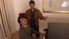 Zhou Jielun teachs Lang Lang to play piano 19/03/2