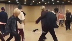 [PREVIEW] " Boy With Luv " dancing practices mak