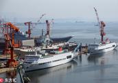 4 gigantic naval vessel show body China Shuang Hang's parent at the same time double safeguard boat