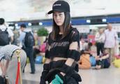 Zhang Xue is greeted show a body some airport, netizen: Is this to wear a make water not wet come ou