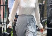 Lady Gaga risks rain to give a market in new York,