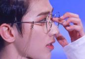 Cai Xukun wears glasses, solve lock new hair style everyday, each are handsome dye-in-the-wood femal