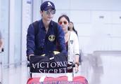 Wei Chen and cummer show body airport, be spat by the netizen groovy girlfriend very show old, netiz