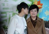 Parents of 33 years old of Li Yu spring reflects exposure nearly