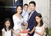 Tong Dawei closes Yue marriage 10 years to do wedding again a 5 buccal a photograph of whole family