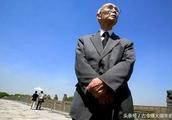Japanese veteran number Cilaihua kneels down offer