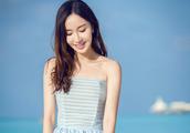 Lou Yixiao wears shallow blue stripe to receive lu