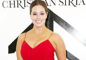 Big Ashley Graham exceeding a standard dresses up delicate smile is melting, netizen: Glamour is not