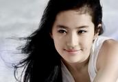Large exposure of photograph of Liu Yifei, mom, grandmother, little one's mother's sister, see thi