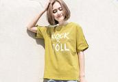 Summer wears the T-shirt, indispensable collocatio