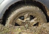 How does car frame do into mud? Clever person teac
