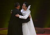 Li Yugang and Sun Nan the living theatre act together, white grows skirt lightly to be like faery, t