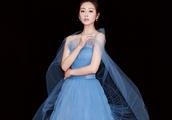 Li Chun is worn blue gauze skirt is like ballet fa