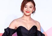 Yuan Shan Shan appears on the nocturnal netizen of Shanghai film festival: Black skirt set off gets