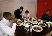 Yao Ming has a meal photograph exposure, be without billionaire frame, netizen: Grow a leg what nowh