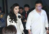 Fan Bingbing attended a news briefing recently, the feeling is grabbed by her agent Mu Xiaoguang eve