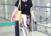 Ma Yi    is worn double 10 yuan of slipper go to the airport, netizen: Namely so ground connection i