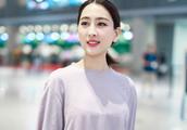 Ma Su is low-key airport of Beijing showing a body, dress up along with the gender simple dress also