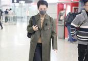 45 years old of halcyon airports showing a body, dress up moderner than Ma Yi   , the coat that goes
