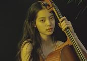 Europe Yang Nana wears skin of cello of bosom of s