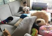 Lin Zhiying basks in a sitting room messy according to, sweetness complains 3 sons destroy Li Taijia