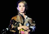 Cai depends on sweet shoulder of show of skirt of snakeskin of gold of Lin Jia time, netizen, heat i