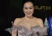 Zhong Liti appears on netizen of prize-giving grand ceremony of fashion influence a list of names po