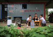 Heibei father female 3 people open tractor end to swim 7 provinces, 3 1000 kilometers spend the jour