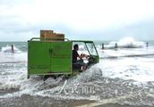 The 18th typhoon " Wenbiya " seaside of influenc
