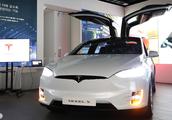Tesla Model X, rising falling tail surface automatically still is not a decoration really, provide s