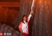 Lotus of king of Indonesian badminton legend is sweet hold high the peak that torch enters hill of s