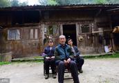 Provincial tourist comes the old building that Hubei sees poor farmer, 40 yuan one jin buys timber t