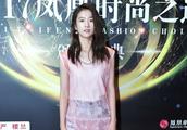 Zhang Xue is greeted attend an activity, netizen: The girl's skirt, the aunt's shoe!