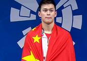 Sun Yang wraps around personally the Five-Star Red Flag awards prize! China of his feel no regret is