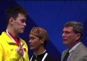 Sun Yang swims 200 meters gain the championship get award to was not worn however how to step dress,