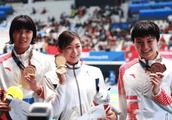 China swim world goes a dark horse again, 13 years old of behead fall silver medal, does the sword s