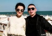 Feng Xiaogang is accompanied " eldest brother " 