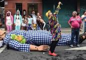 Colombia is celebrated " world lazy day " the pe