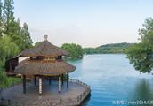 Here also is a west lake, group of neither one tourism belongs to a small number of people only