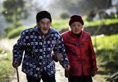 100 years old of husband and wife love each other 81 years to did not part one day, chongqing is fin