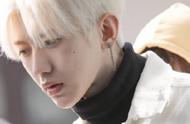 How to become white hair fashionable rise?