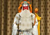 Who says Beijing opera is the hobby of adult? See 
