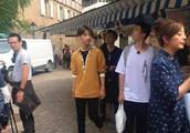 Zhao osmund Wang Junkai rambles food market hair takes a boy triumphant on line!