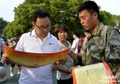 Tang Shan change installs: Conscript conduct propaganda walks into the university entrance exam to c