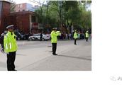 Big policeman is main convoy the university entran
