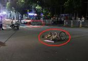 Shenzhen one man drives after striking a person, e