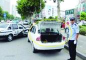 A car is violated stop, the policeman sticks car o