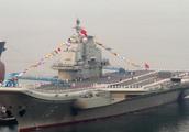 Synchronism of two aircraft carrier of Chinese undertakes, liaoning naval vessel enters the water be